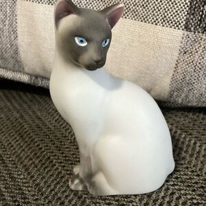 Vintage 1984 Avon Bisque Porcelain Siamese Cat Figurine 3” EUC
